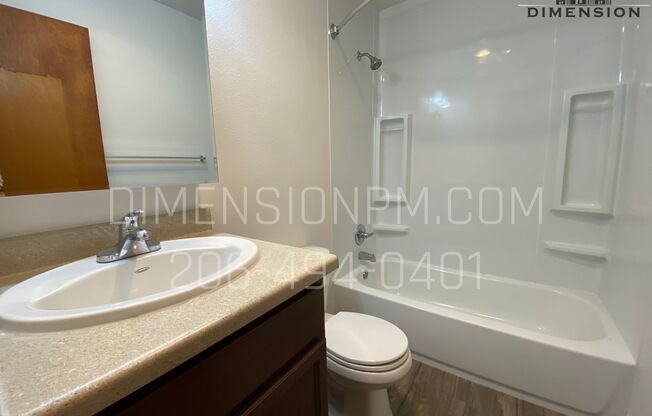 Studio, 1 bath, 372 sqft, $945, Unit Unit 13