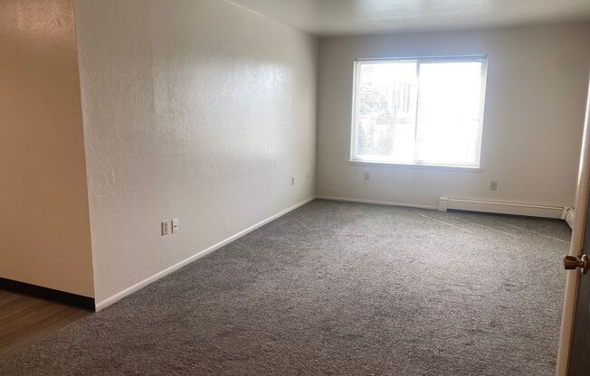 2 beds, 1 bath, 860 sqft, $1,595, Unit 06