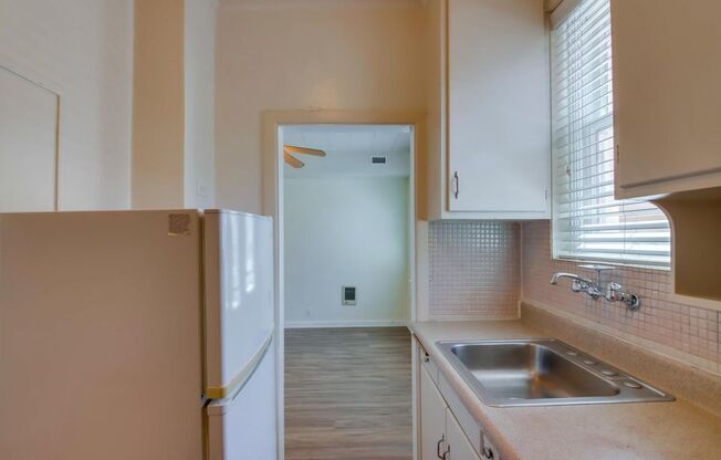 Studio, 1 bath, 360 sqft, $1,725, Unit 5