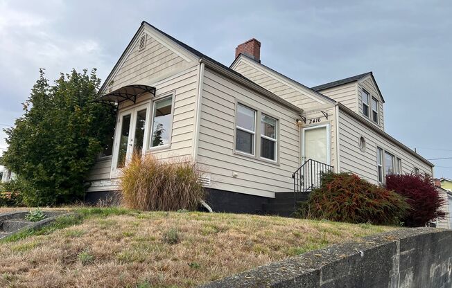2416 E 11th St, Bremerton WA 98310