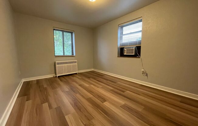 1 bed, 1 bath, 600 sqft, $1,359, Unit 5627 Rippey St. #B6