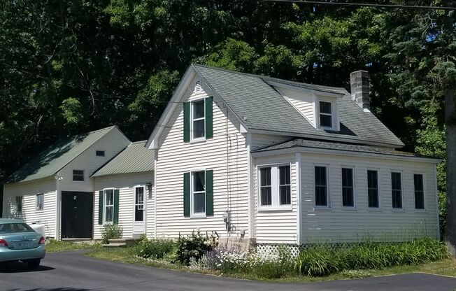 Must see lovely 2+ bedroom home located in Wolfeboro