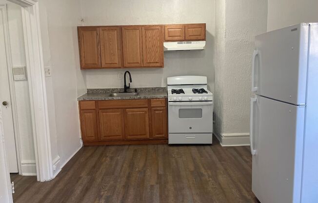 1 bed, 1 bath, 1,000 sqft, $1,352, Unit 405