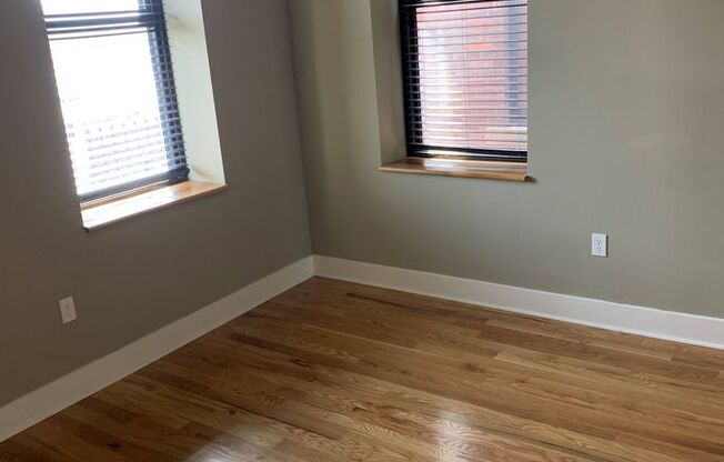 1 bed, 1 bath, 1,044 sqft, $1,250, Unit 909