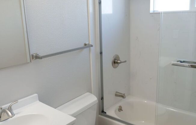 1 bed, 1 bath, 470 sqft, $1,925, Unit 040