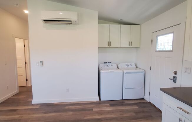 Spacious 2 bed, 1 bath upgraded unit in Kailua