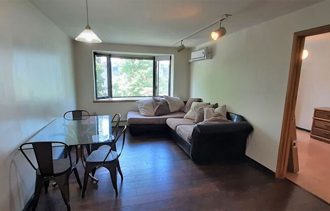 3 beds, 1.5 baths, $3,285, Unit 10