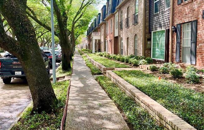 Charming one story Condo in Post Oak