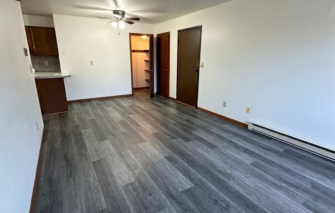 2 beds, 1 bath, $795, Unit Unit 07