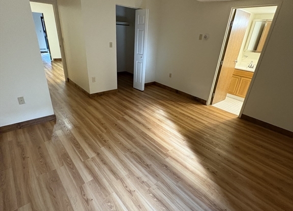 3 beds, 1 bath, 1,000 sqft, $4,500, Unit 3