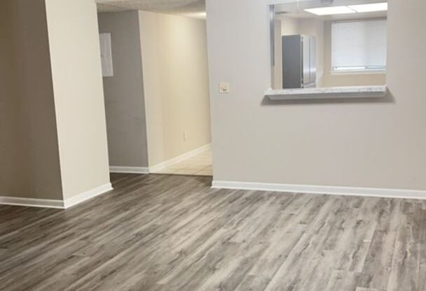 2 Bedroom, 2 bathroom condo For Rent in Town N Country!