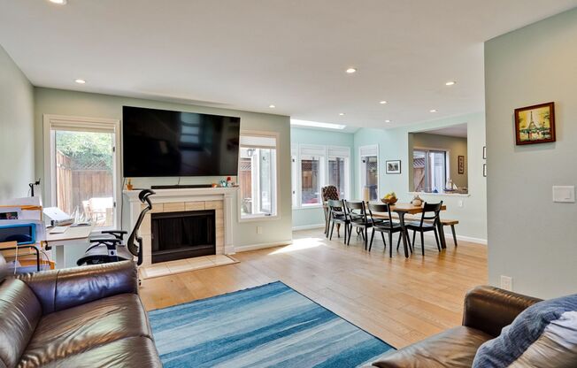 Large 3 Bed 2.5 Bath Townhome walking distance to Downtown Willow Glen!