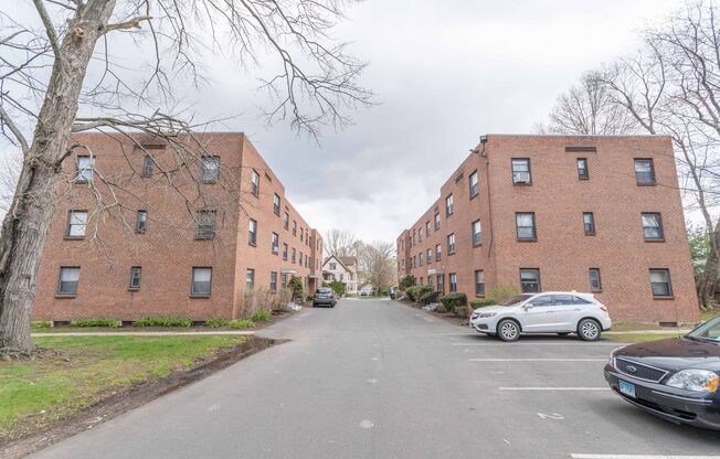 2 beds, 1 bath, $1,695, Unit SQC-227-4