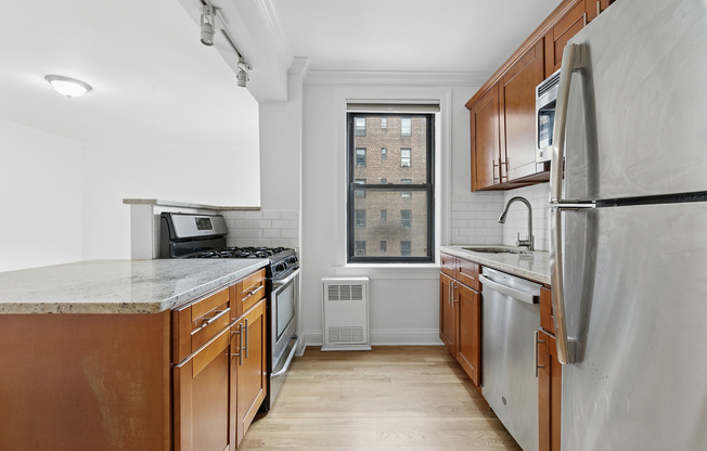 4501 BROADWAY