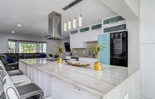 ✨ Spacious Waterfront Home on Isle of Capri – Treasure Island, Florida ✨