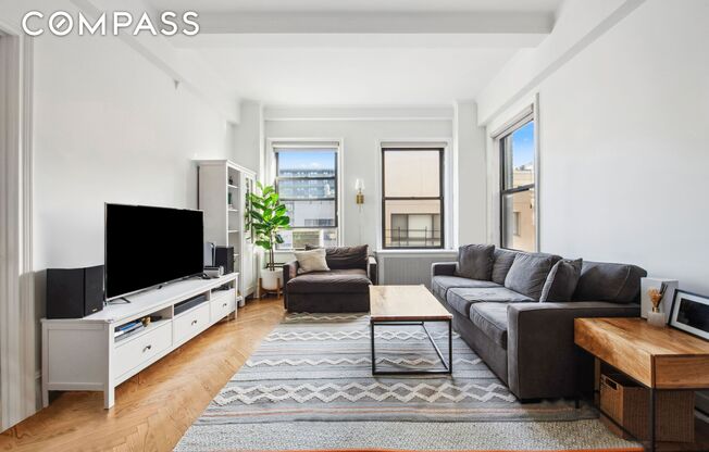 215 W 90 ST