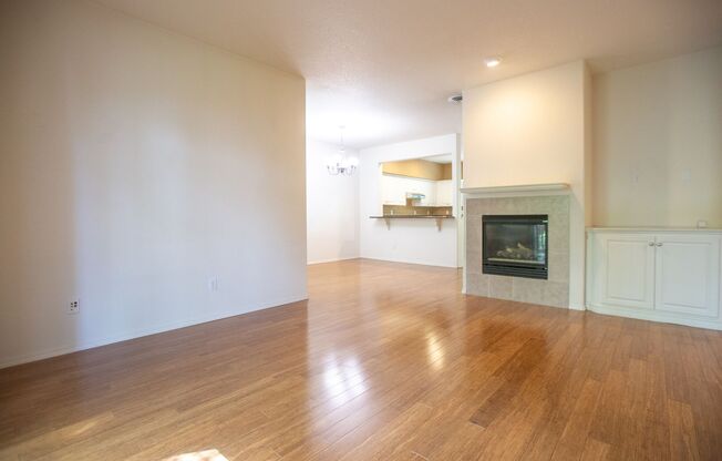 *Large Tigard End -Unit Townhome*