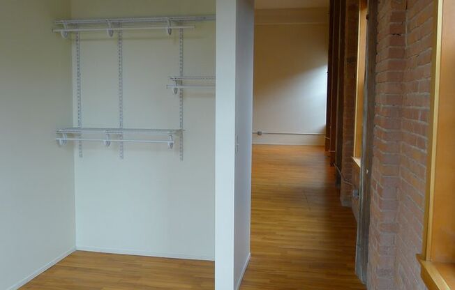 2 beds, 1 bath, 212 sqft, $1,815, Unit 212