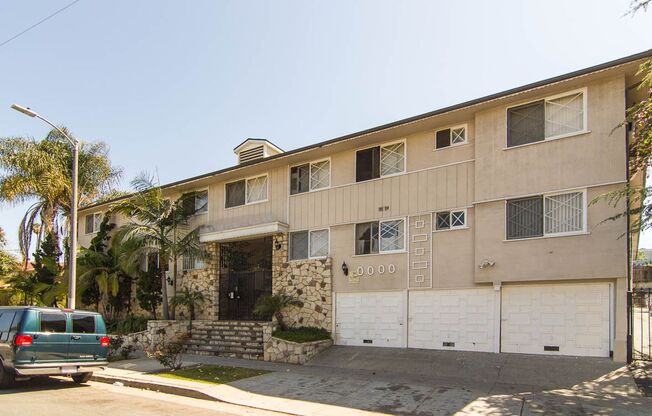 3800 Country Club