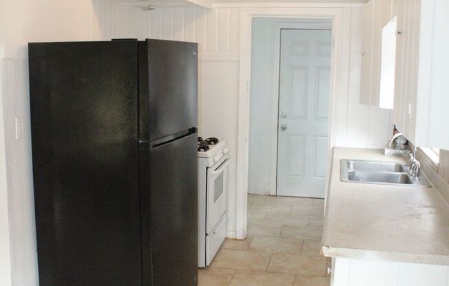 1 Bedroom, 1 Bathroom House in Antioch with Washer/Dryer and Small Bonus Room!