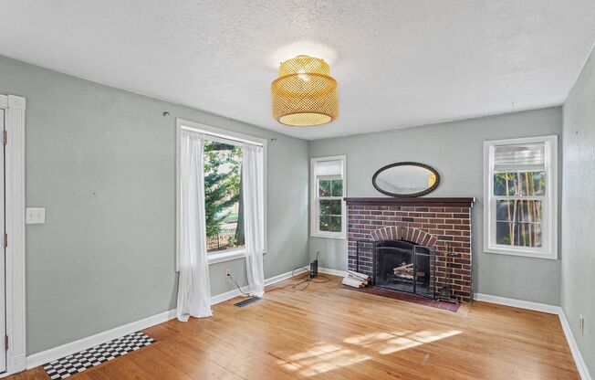 Charming 4 Bed/2Bath Home In N Portland