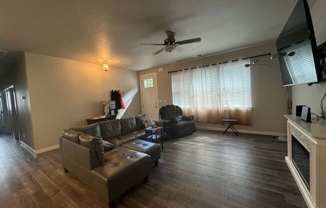 1 bed, 1 bath, 450 sqft, $1,000, Unit Master Room 3