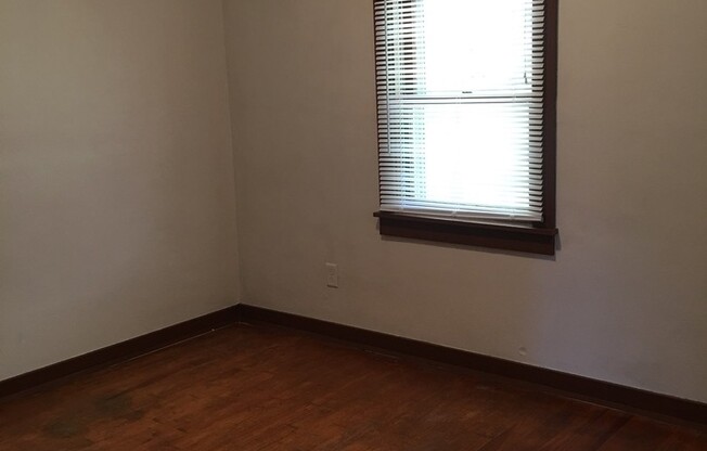 2 beds, 1 bath, $1,500