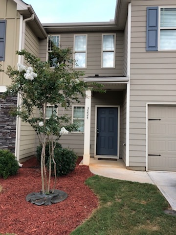 Lovely Townhome Near Cobb Pkwy and Historic Kennesaw!