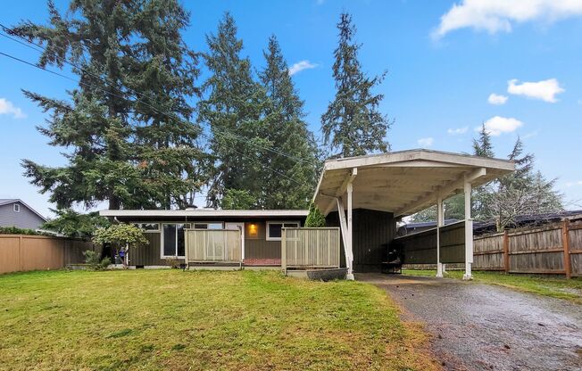 Cozy rambler with large outdoor space!!!