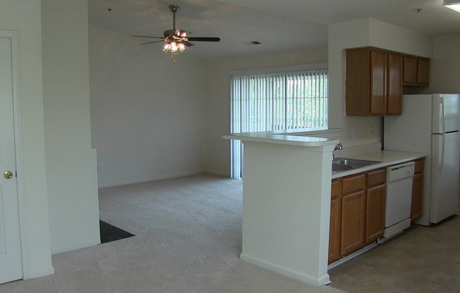 3 beds, 2 baths, 1,254 sqft, $1,799, Unit 15-15305