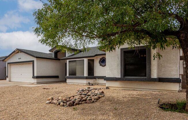 Charming 4 bed, 2 bath home in Mesa!