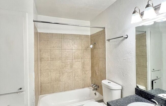 1 bed, 1 bath, 666 sqft, $1,175, Unit 1-225
