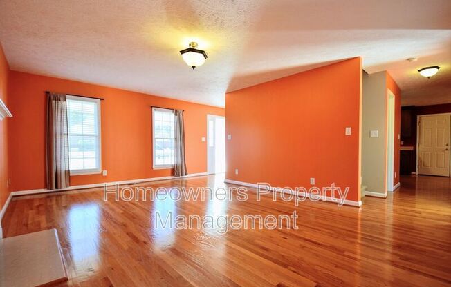 324 ROUNDTREE DR
