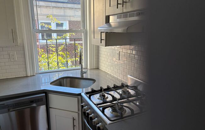 2 beds, 1 bath, 524 sqft, $2,100, Unit 109 Summer #414