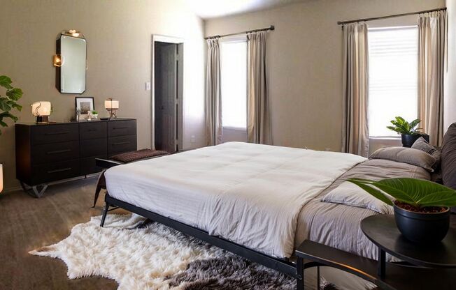Spacious 3bdrm/2bth Home in Old Town Village!