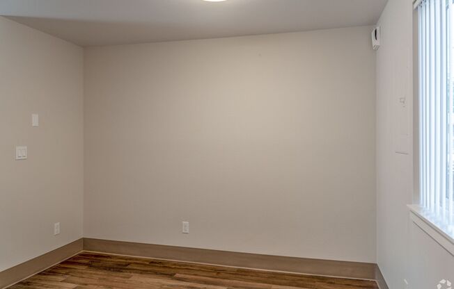 1 bed, 1 bath, 592 sqft, $1,327, Unit 70