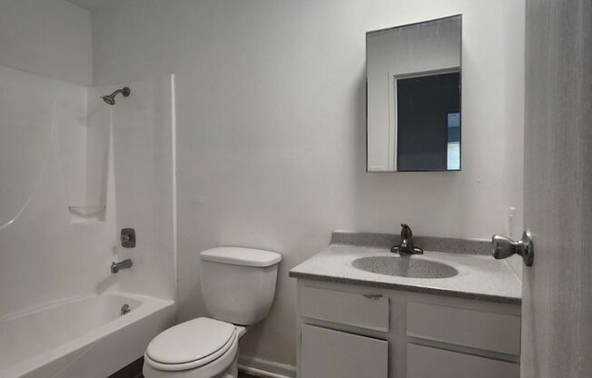 1 bed, 1 bath, $795, Unit 1108 10A