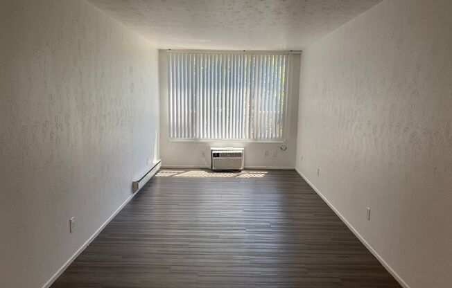 2 beds, 1 bath, 850 sqft, $1,295, Unit 09C
