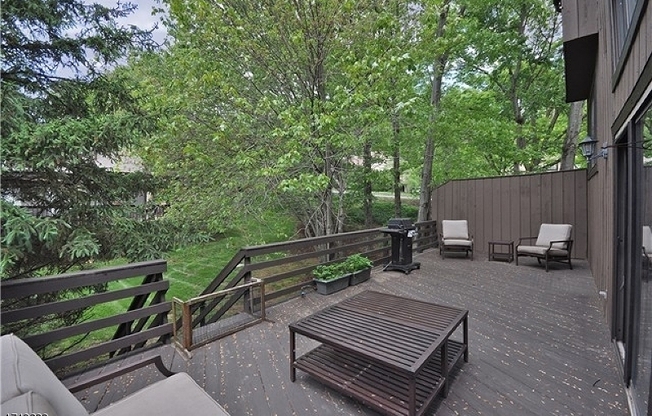 5 CEDAR LN