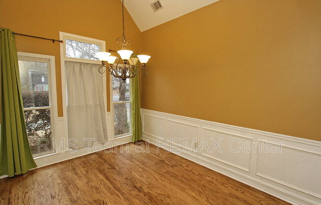 1360 EASTGATE CT SE