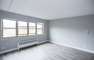 5649 N CHRISTIANA