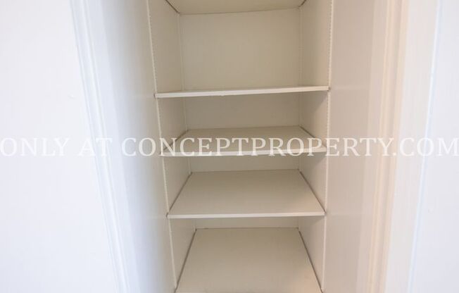 2 beds, 1 bath, 920 sqft, $1,249, Unit 25