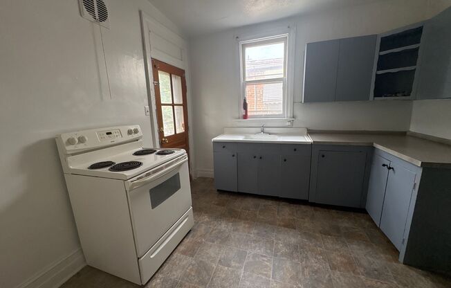 Available Now! 1 Bedroom unit in York