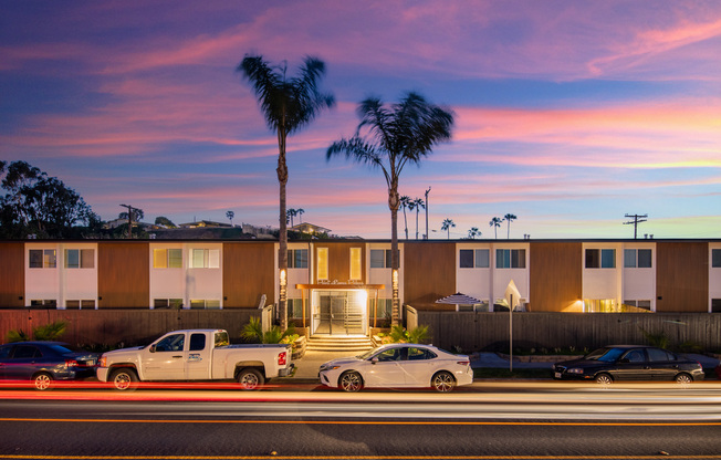 Point Loma Palms - $1,500 OFF 1ST MONTH'S RENT!!! Renovated 1 bed with washer/dryer, new appliance, LARGE patio.