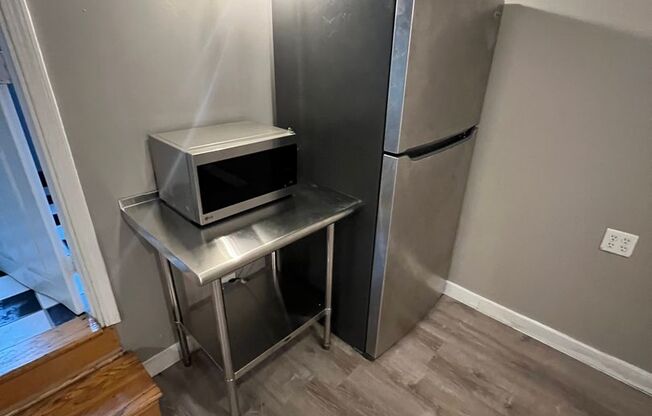 Studio, 1 bath, $1,100, Unit G2