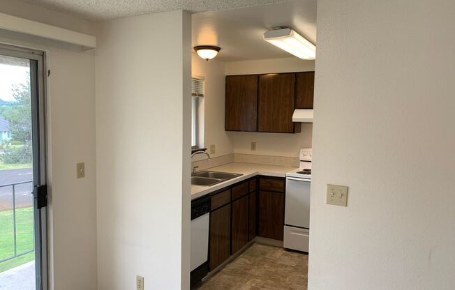 2 beds, 1 bath, 800 sqft, $1,075, Unit 53