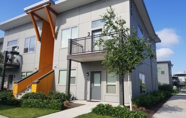 2 beds, 2 baths, 920 sqft, $1,700, Unit 89365-06