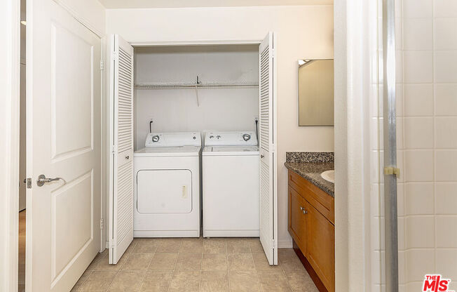 1 bed, 1 bath, 735 sqft, $2,450, Unit 239