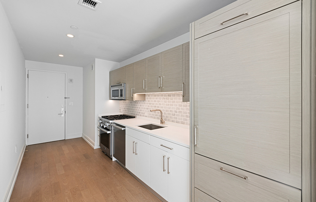 1 bed, 1 bath, $5,450, Unit 28F
