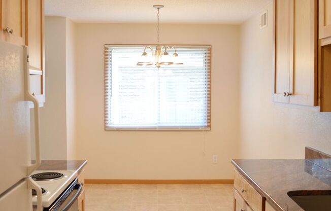 2 beds, 2 baths, 1,050 sqft, $1,674, Unit 317